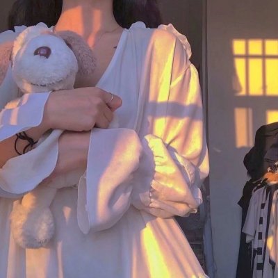 穿盔甲的少女